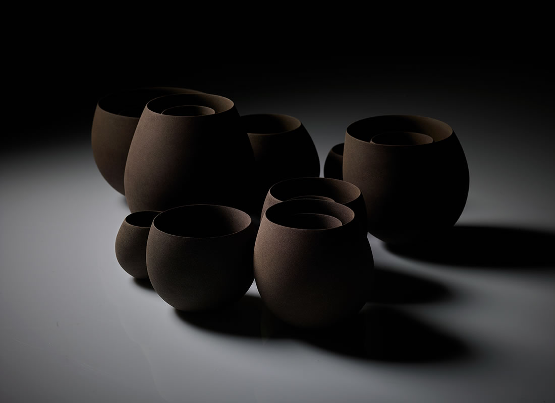 Darkening #5, stoneware clay and oxides, 115 × 1200 × 1200 mm, 2018