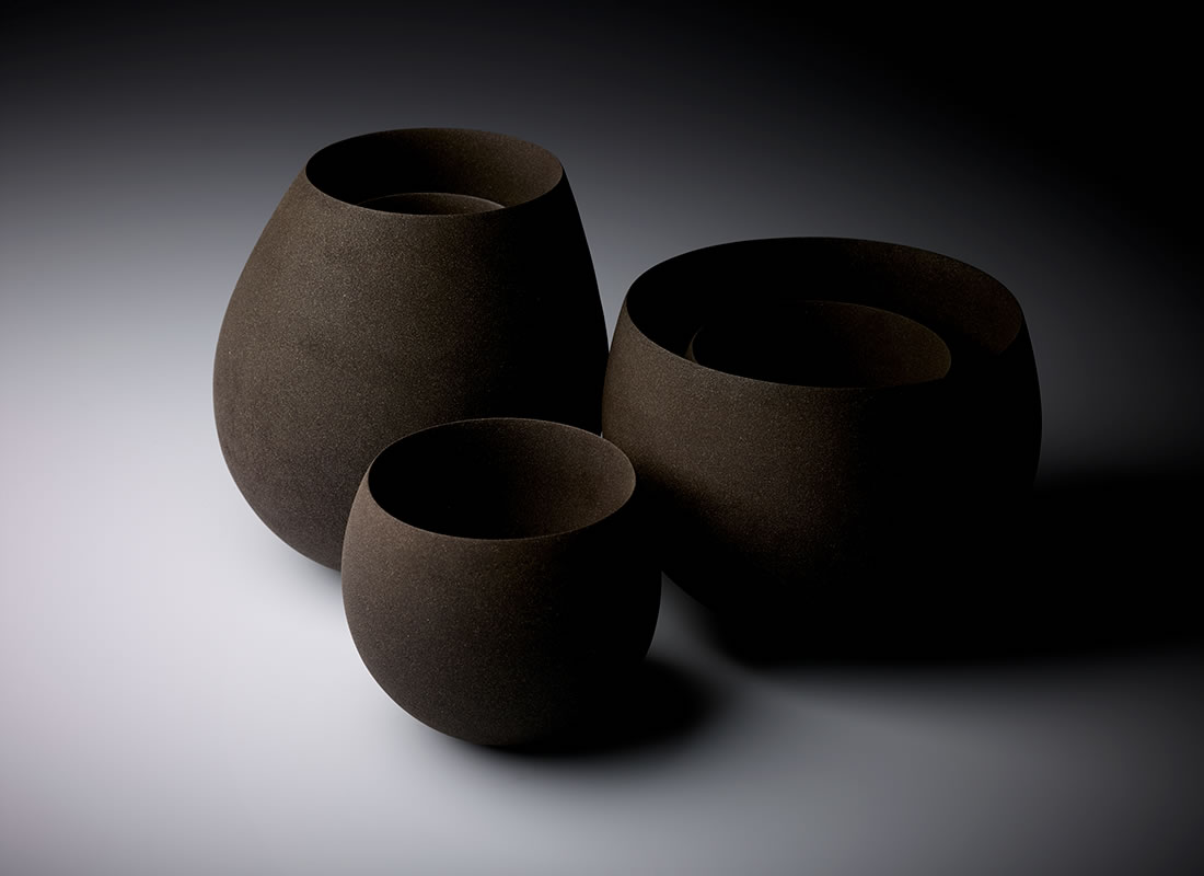Darkening #6, stoneware clay, oxides, 160 × 260 × 230 mm, 2015