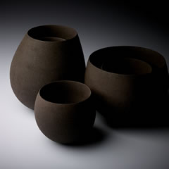 Darkening #6, stoneware clay, oxides, 160 × 260 × 230 mm, 2015
